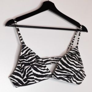 PrettyLittleThing Monochrome Tiger Print Denim Bralet - US8
